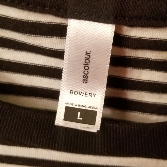 Black and white striped T-shirt size large - Picture 3 of 3